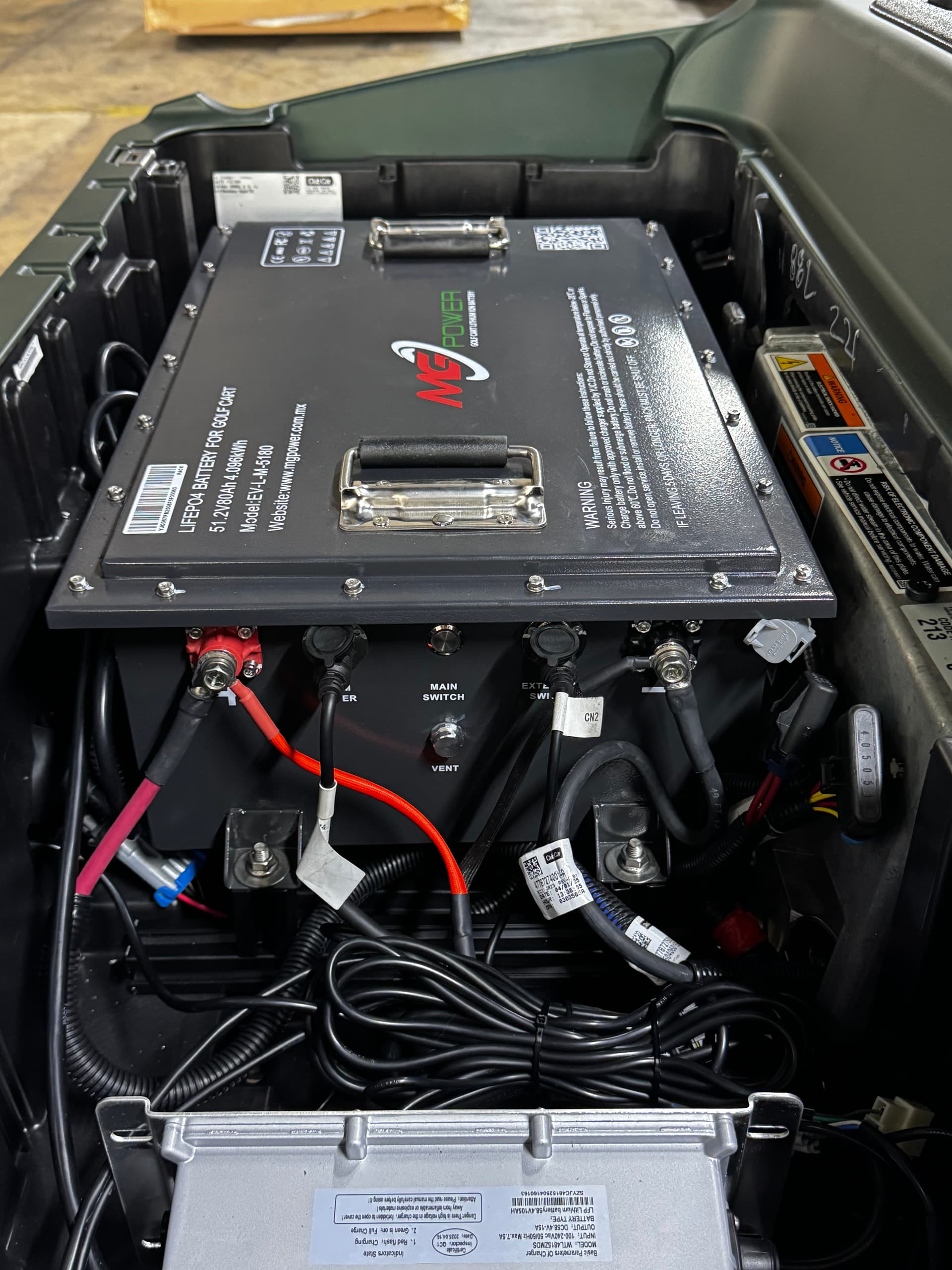 Conexiones seguras del kit de litio MG Power para carrito de golf