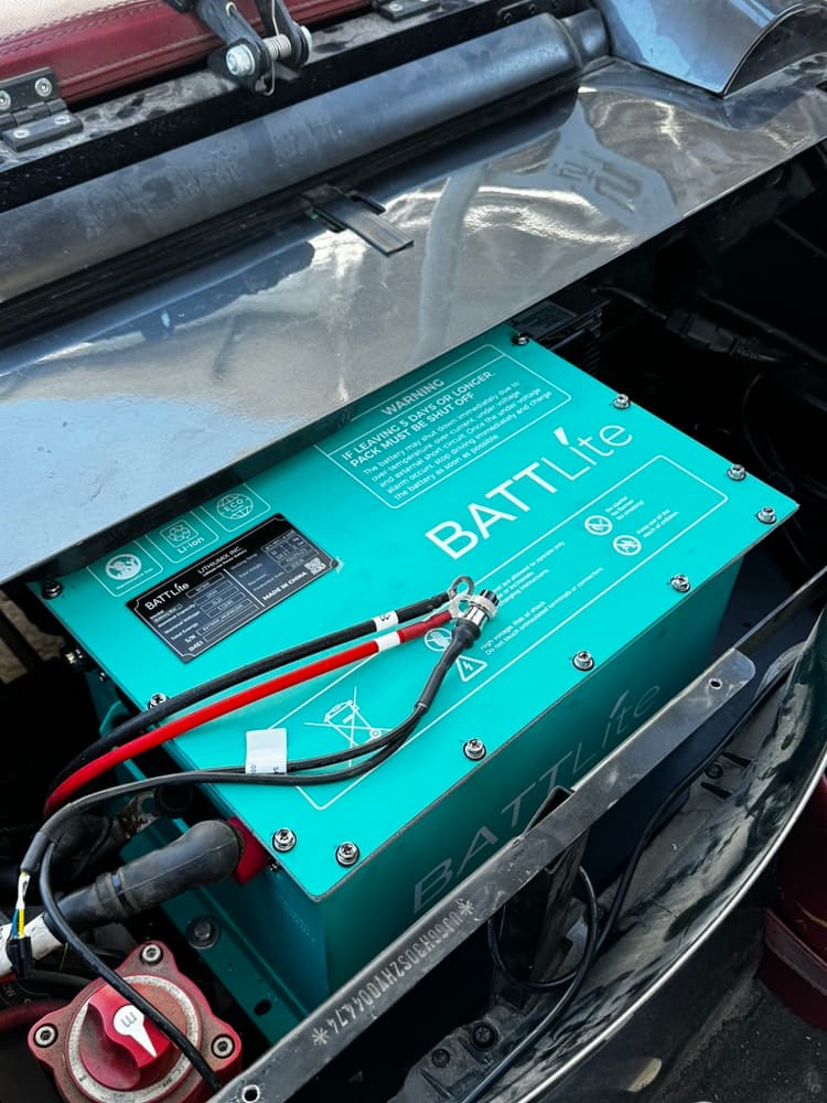 Ejemplo de bateria Battlite instalada en carrito