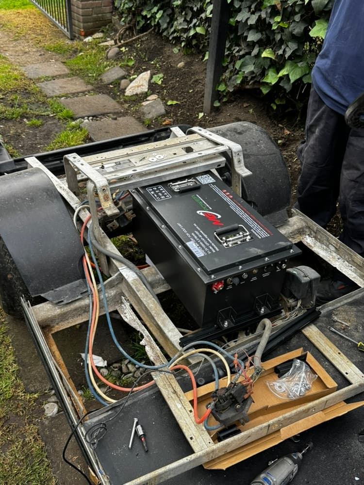 Ejemplo de bateria MG Power instalada en carrito